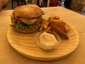 Hamburguesa "Oveja Negra"  at La Oveja Negra in Madrid