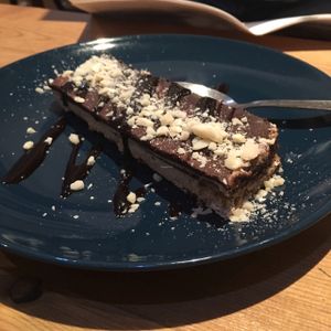 Tarta oferta merienda at La Oveja Negra in Madrid