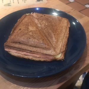 Sanwich mixto at La Oveja Negra in Madrid