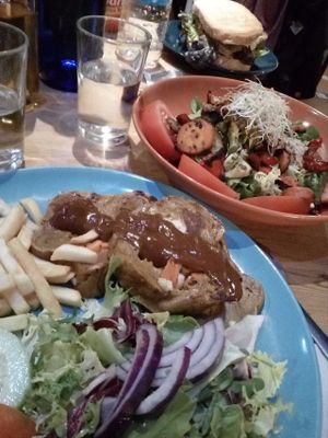 Seitàn and roasted vegetables (seitàn relleno y vegetables asados) at La Oveja Negra in Madrid