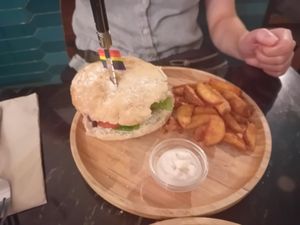Queer burger🏳️‍🌈 at La Oveja Negra in Madrid