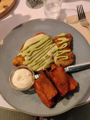 Milanesas at La Oveja Negra in Madrid