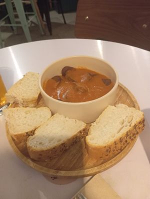 Chorivegano a la sidra at La Oveja Negra in Madrid