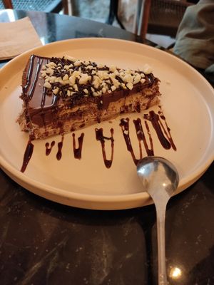 Tarta de chocolate y nata at La Oveja Negra in Madrid