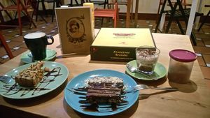 Carrot and chocolate cake, and coffees at La Oveja Negra in Madrid