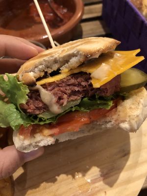 Hamburguesa queen, excelente!  at La Oveja Negra in Madrid