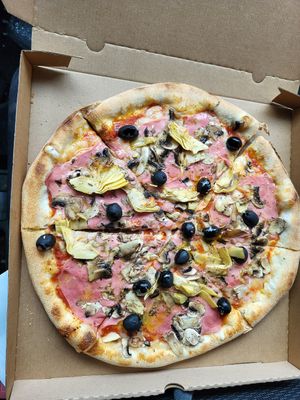 Vegan capriciosa at Mi Piace in Warsaw