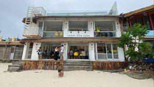beachfront view #Veganuary at The Sunny Side Cafe - Station 1 in Boracay