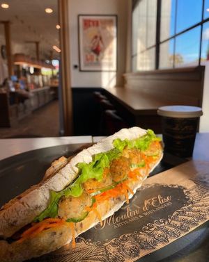 Notre sandwich Falafel est Bio et vegan. C'est un pain aux graines de lin et courges qui est composé d'houmous, falafel, concombres, carottes râpées et sauce sésame.  at Moulin d'élise café  in Brest