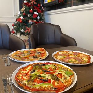Nous proposons une diversité de pizza végétariennes et vegan au Moulin d'Élise Café.  at Moulin d'élise café  in Brest