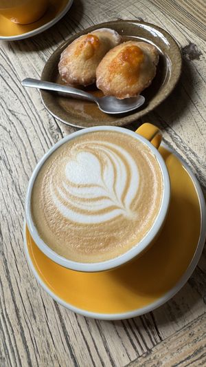 Café et madeleines végétaliennes à l’orange  at La Wilderie in Lille