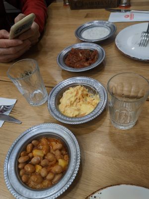 It comes by default when you order (only the spicy sauce is vegan) at KD Karadeniz Aile Pide ve Kebap Salonu in Istanbul