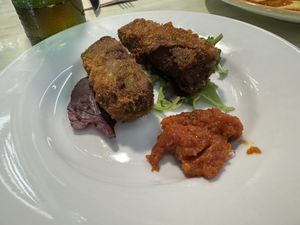 Croquetas de arroz y lentejas con salsa de tomate natural  at El Rincón Del Campus in Albacete