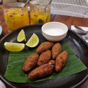 Kibes com "queijo" coalho de coco at Néctar Comida Afetiva in Itacare