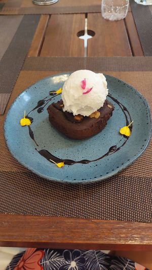 Brownie com sorvete de canjiquinha at Néctar Comida Afetiva in Itacare