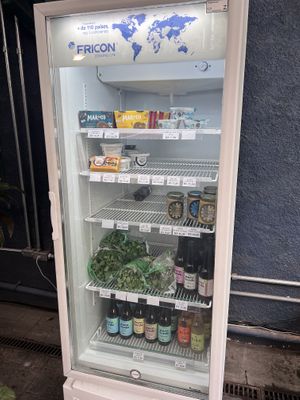 Queijos veganos e kombuchas #Veganuary at Spazio Mercado Saudável in Sao Paulo