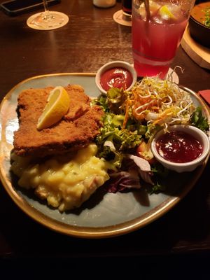 Schnitzel with potato salad at Bodhi in Nuremberg