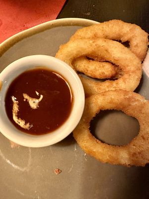 Zwiebelringe (eigentlich 5 Stck. - wir waren zu gierig das Foto abzuwarten)  at Bodhi in Nuremberg