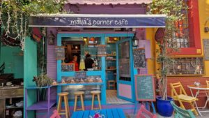  at Maya's Corner Cafe in Istanbul