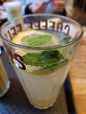 Lemon Ginger Mint Juice #Veganuary at Coffee Fellows in Trier