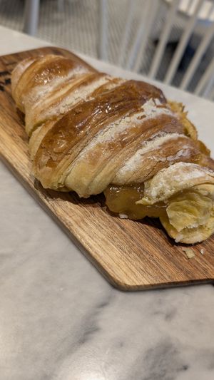 Croissant de maçã at O Melhor Croissant da Minha Rua - Barreiro in Setubal