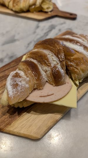 Croissant de "fiambre e queijo" at O Melhor Croissant da Minha Rua - Barreiro in Setubal
