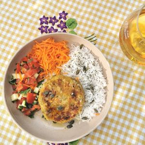 Chick Peas burguer with salad, basmati rice and pumpkin seeds at 4Bs (Alojamento Local) in Castro Verde