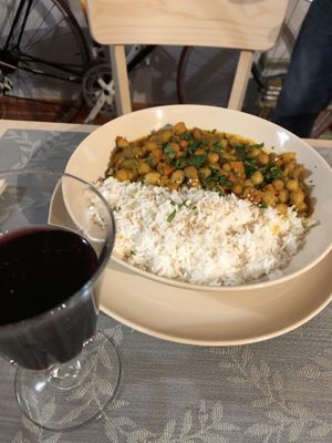 Chickpea curry and red wine   at 4Bs (Alojamento Local) in Castro Verde
