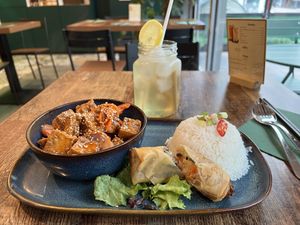 Sesame crispy tofu set lunch option with iced lemongrass tea  at Thai Basil in Dublin