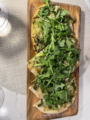 Verde flatbreadd  at The Cloud in Hamilton