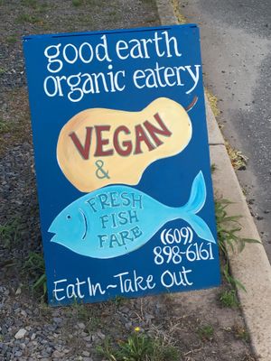 sign out front at Good Earth Organic Eatery in West Cape May