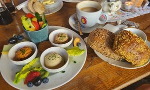 Veganer Frühstücksteller at Cafe Wohnzimmer in Schluechtern