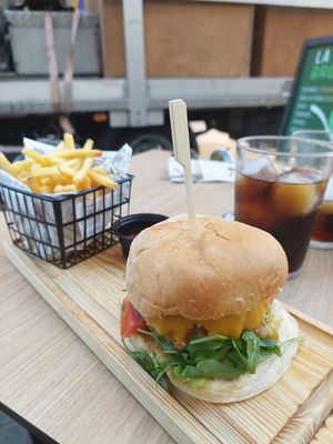 Vegan burger at La Mala Brunch - Setas in Sevilla
