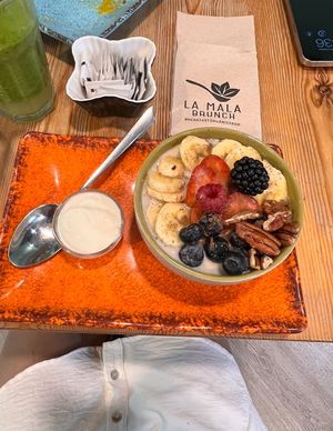 Avena con fruta   at La Mala Brunch - Setas in Sevilla