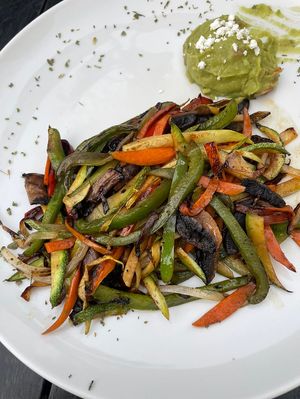 Fajitas and the guacamole with cheese (not vegan) 😡 #Veganuary at Carboncitos in Playa Del Carmen