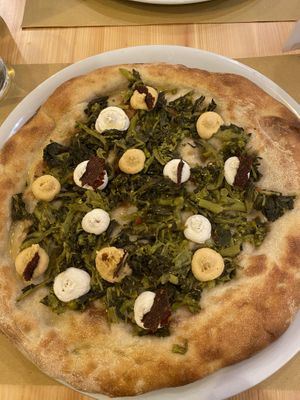 the firarelli d’italia! delicious😄the dark greens are slightly bitter so be aware if you’re not a fan of that!  at Pit'sa in Bergamo