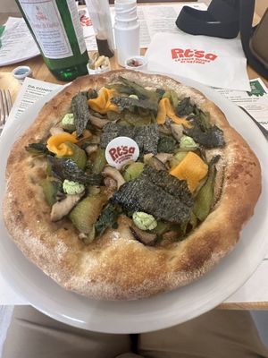 Amazing pizza   at Pit'sa in Bergamo