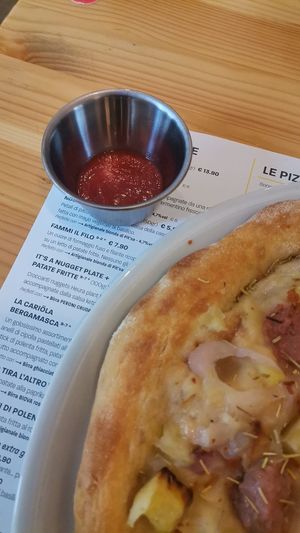 Pomodoro per i cornicioni at Pit'sa in Bergamo