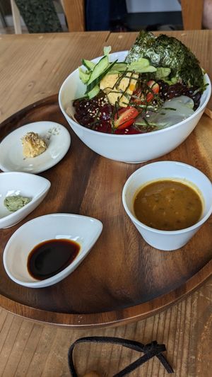 Sushi domburi and curry sauce at Ryuness - リューネス（ゆかるひ店） in Okinawa