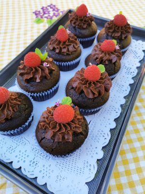 Vegan chocolate cupcakes at BOLOTA in Castro Verde