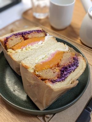  at AME Café in Lyon