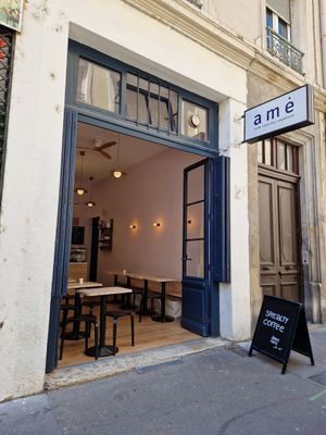  at AME Café in Lyon