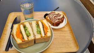  at AME Café in Lyon