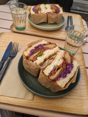  at AME Café in Lyon