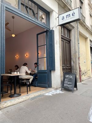  at AME Café in Lyon