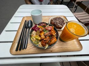  at AME Café in Lyon