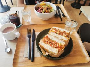  at AME Café in Lyon