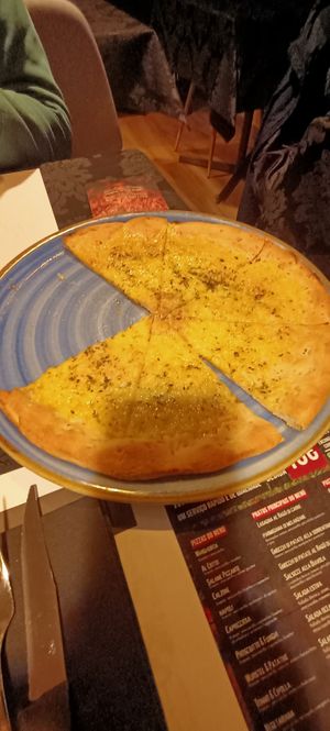 Pão de alho com queijo vegano 👌🏼 at Con Essenza in Maia