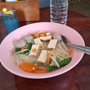 Mittagessen at Sen J - เส้นเจ in Kanchanaburi