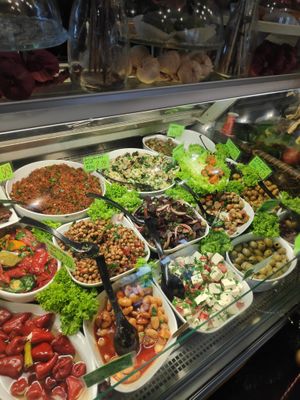 Vegan mezes at Meze Haus Mittelmeerfeinkost in Berlin